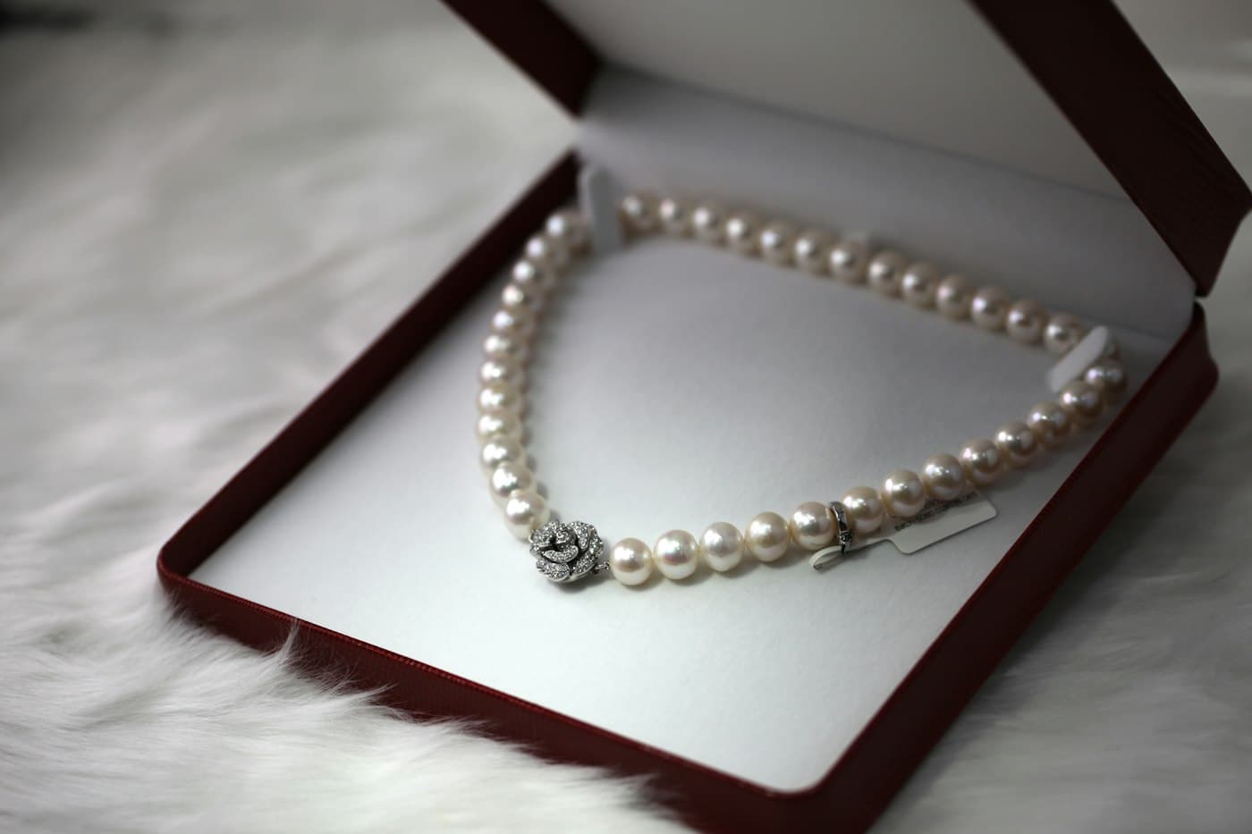 Collier Platinum Perle présenté dans son écrin